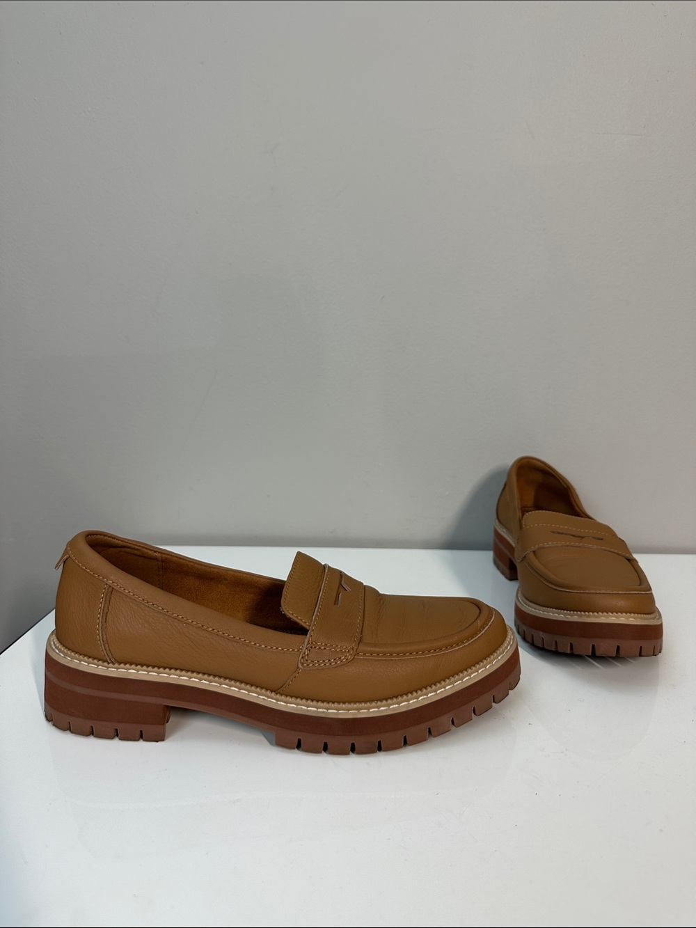 Toms Cara Leather Lug Sole Loafers Size 8 Penny Preppy Academia